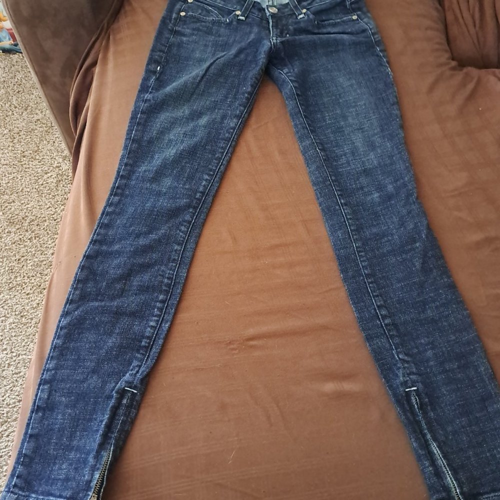 BEBE Size 27 Premium Denim Low Rise Skinny Jeans (zipper at ankles)